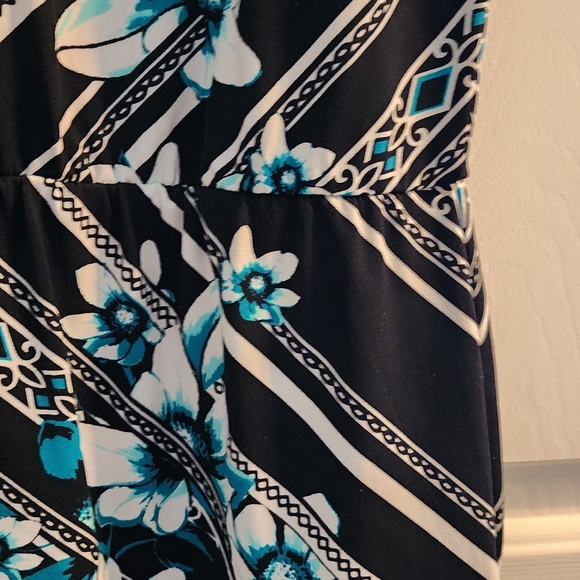 Gorgeous White House Black Market Tunic w/Teal floral print & Black - Picture 3 of 5